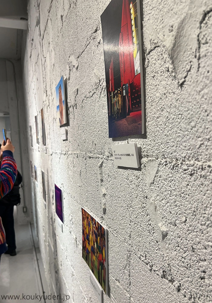 世界中の裏町や風俗街、そして女の子が見れる写真展的な趣きも