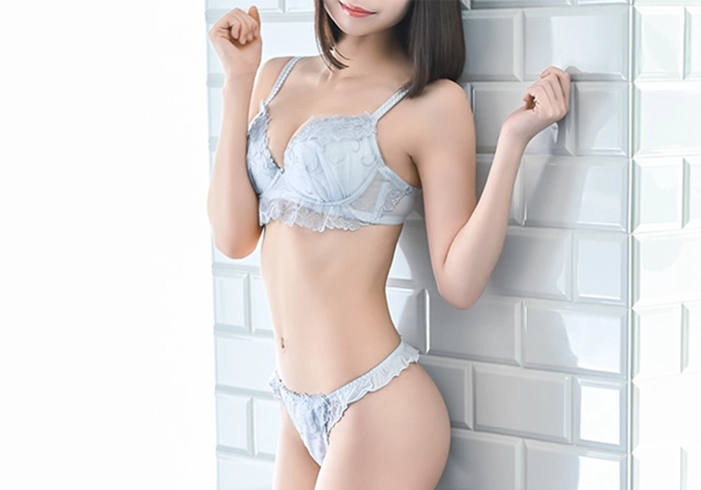 インタビュアーも思わず翻弄された純粋無垢の美少女は、完全業界未経験の現役OLさん！【取材協力店：THE MUSE】