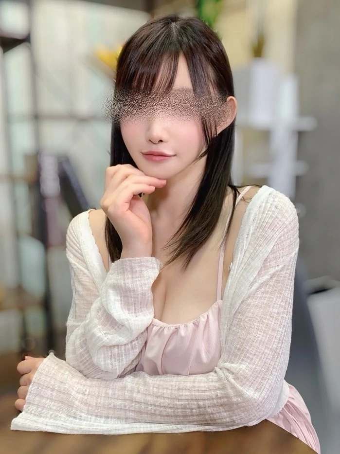 上品優しい表情に抜群なルックスのスレンダー美女