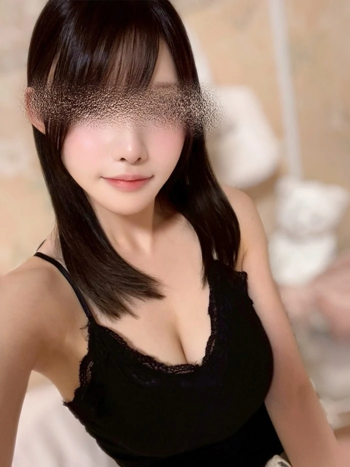 上品優しい表情に抜群なルックスのスレンダー美女