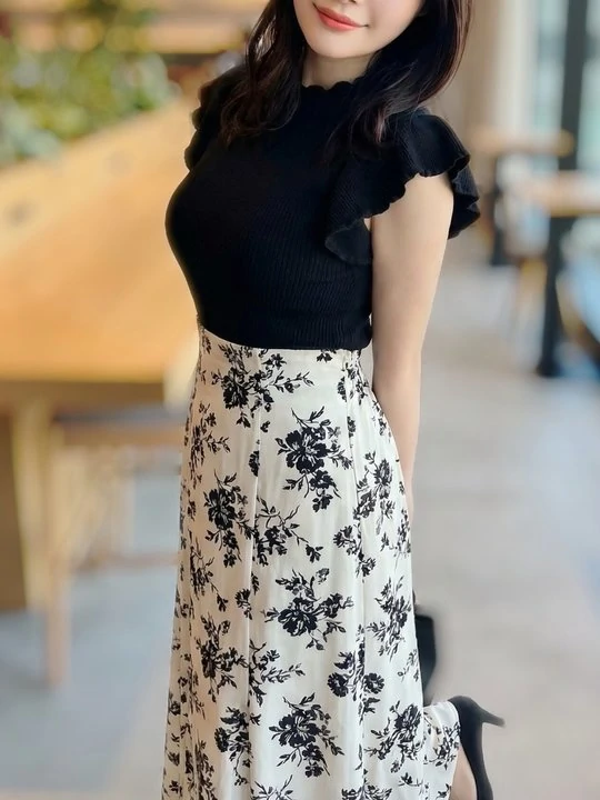 ★最高の清楚系美女★綺麗で繊細な美肌と魅力的な笑顔