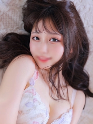 かな【天使の愛嬌と美巨乳】
