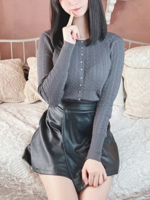 すず【F乳理系美人女子大生】