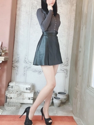 すず【F乳理系美人女子大生】