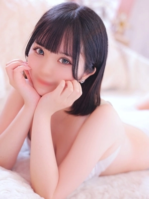 らん【黒髪美少女反則のE乳】