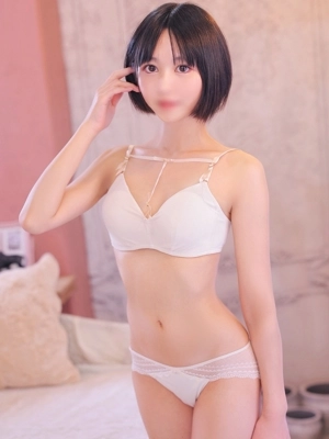 しろな【色白スレンダー美女】