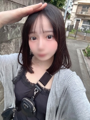 ひなた【F乳色白スレンダー】