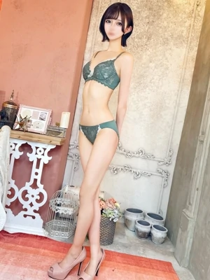 なつき【純白のギャップ】