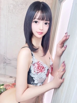 かるあ【電マで潮吹き確定美女】